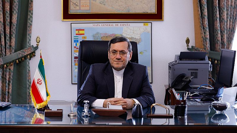 El embajador iraní en España defiende la obligatoriedad del velo: "El 72% de la sociedad está a favor del hiyab"