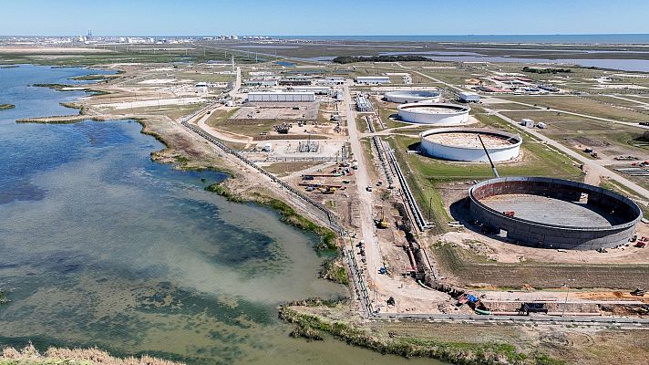 Telediario 2 - EE.UU. vuelve a liberar petróleo de sus reservas estratégicas para contener los precios