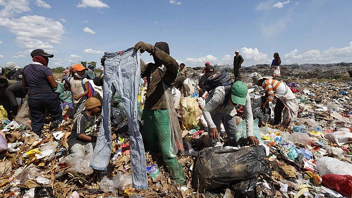 Telediario 2 - Casi el 40% de la población colombiana vive con menos de 80 euros al mes