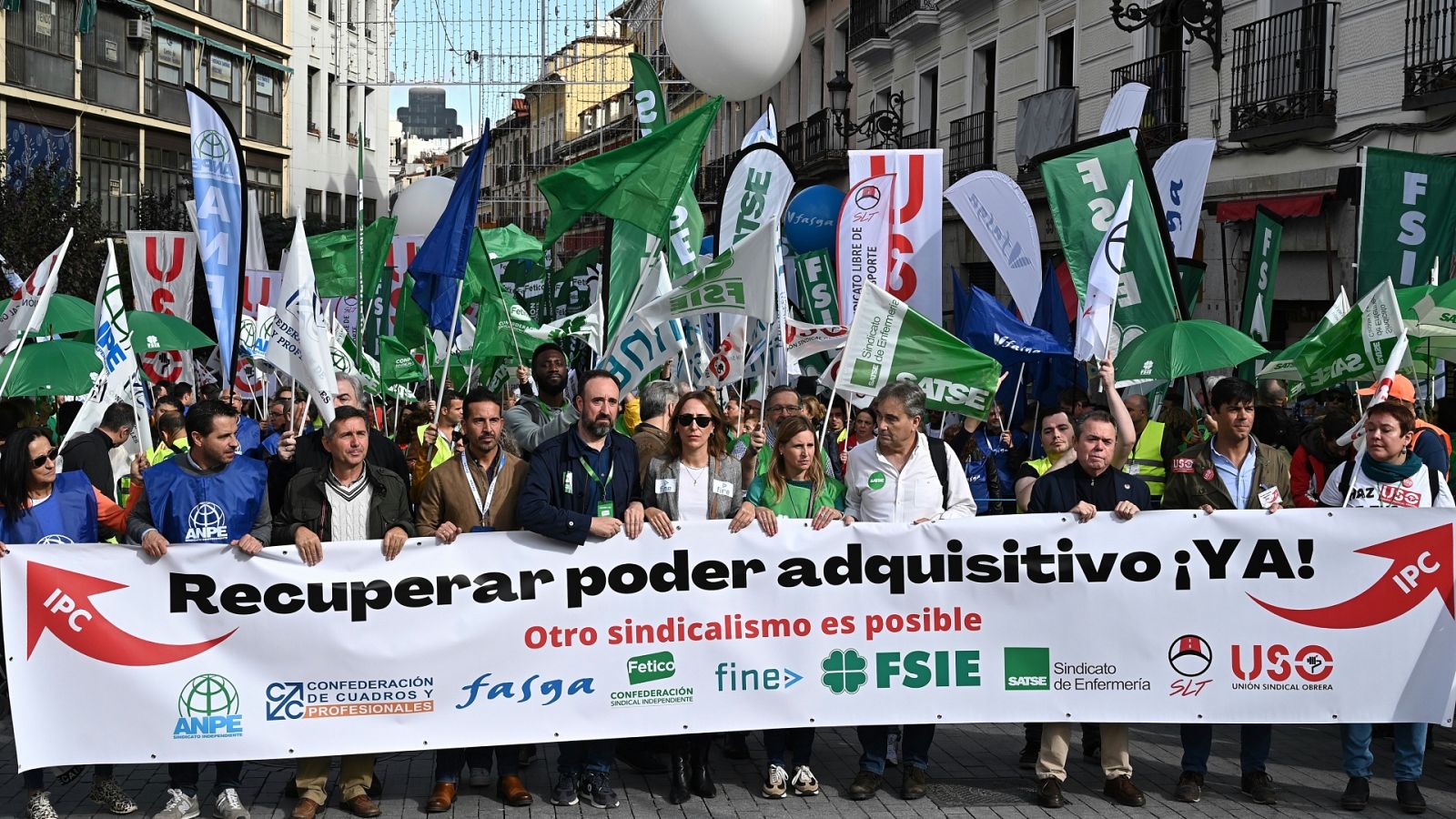 Miles de personas marchan en Madrid para pedir la recuperación del poder adquisitivo