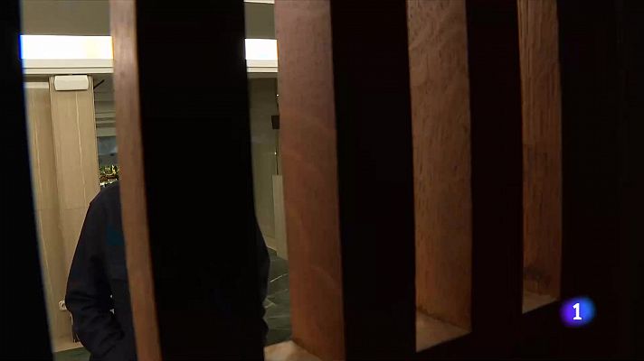 Telediario Fin de Semana - 'No mires a los ojos', basada en una novela de Millás y protagonizada por Paco León y Leonor Watling inaugura la Seminci de Valladolid