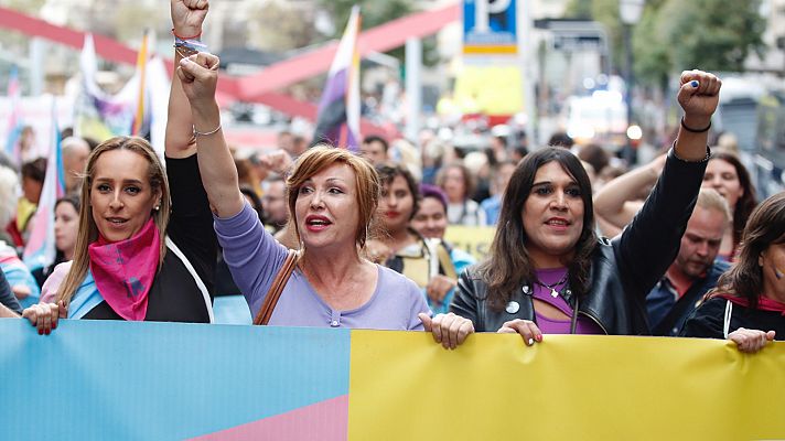 Telediario Fin de Semana - Manifestación en Madrid para pedir al PSOE no retrasar la tramitación de la ley trans