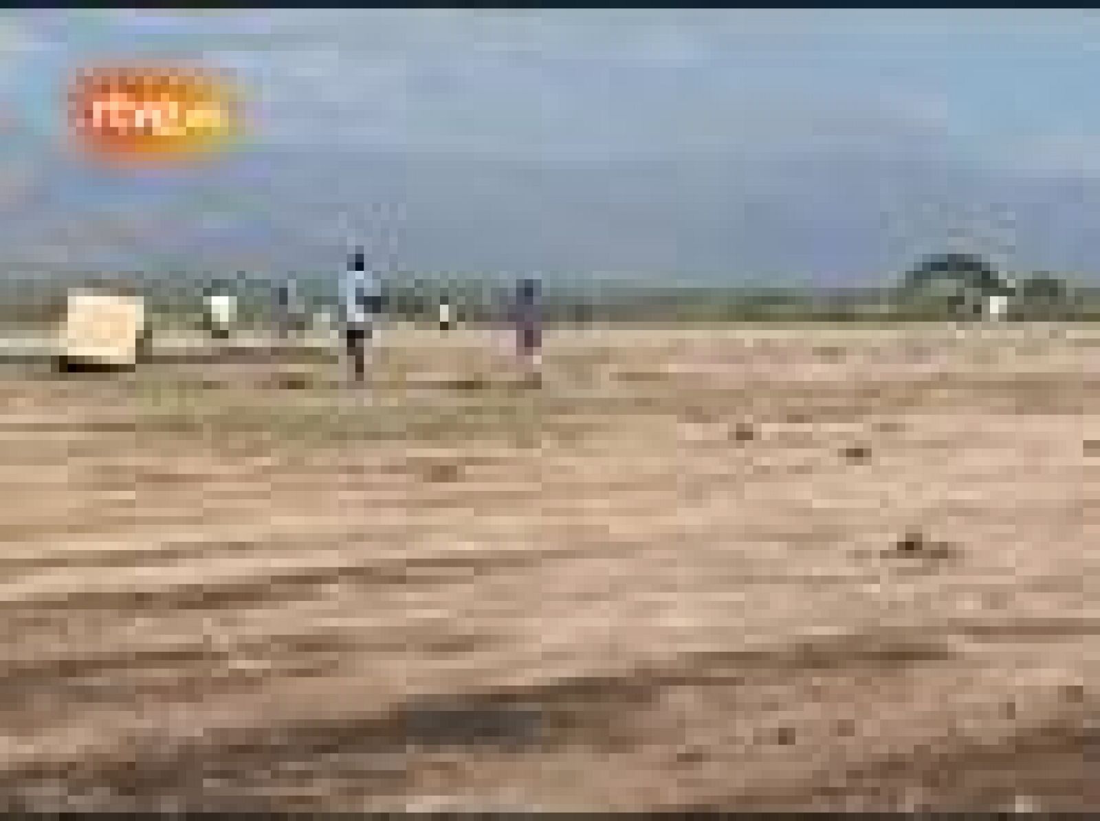 El ejército estadounidense reparte 14.000 comidas preparadas y 15.000 litros de agua desde el aire en Haití para evitar la inseguridad en las calles.