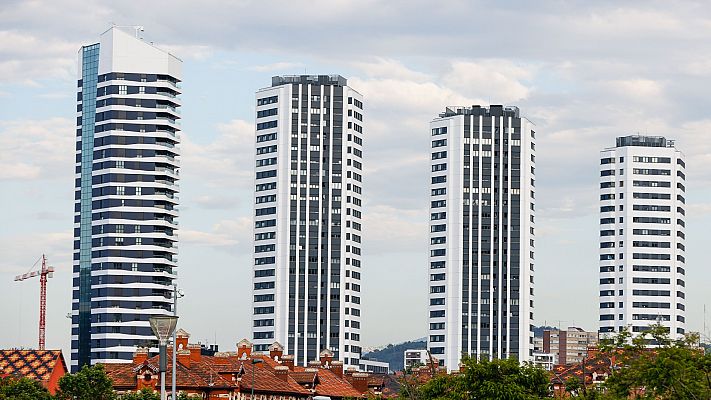 Telediario 1 - Medidas de alivio en el pago de hipotecas: disparidad de opiniones entre expertos y asociaciones de clientes