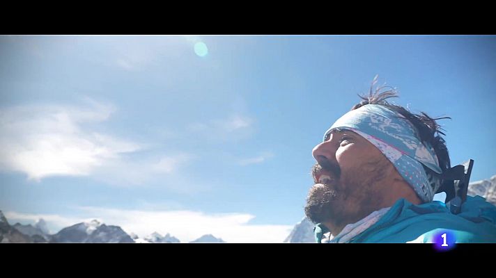 Un enfermo de ELA llega al campo base del Everest 