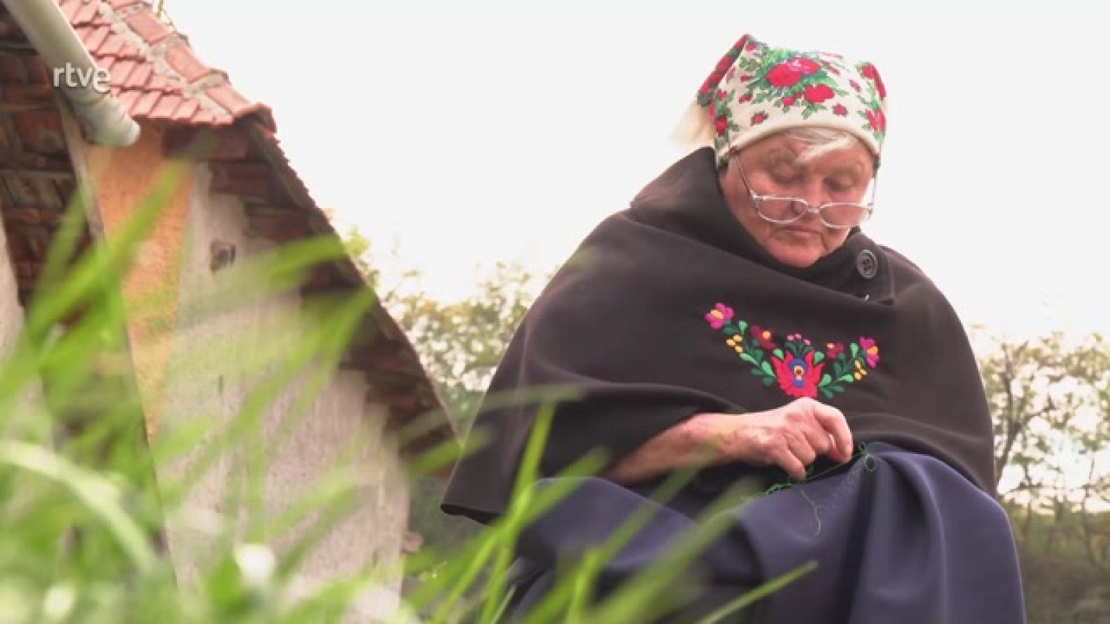 Aquí la Tierra - Aprendemos a bordar en Hungría