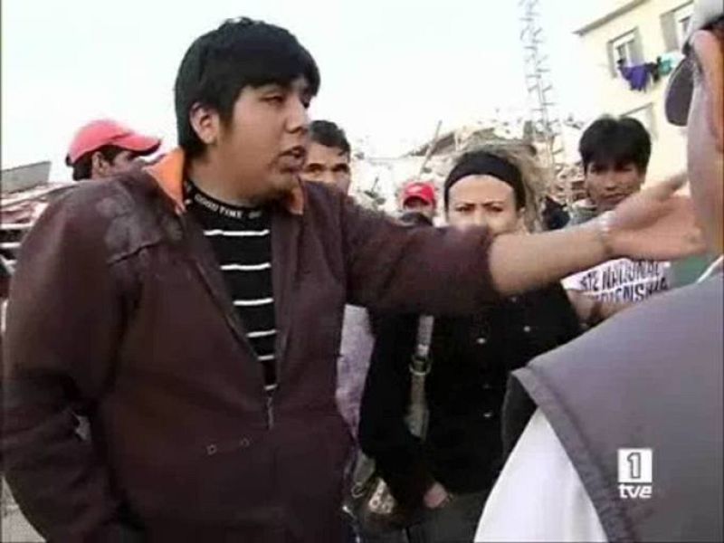 Tras los últimos derribos en la Cañada Real Galiana de Madrid, decenas de familias se han quedado sin casa. Comando Actualidad habla con ellos.