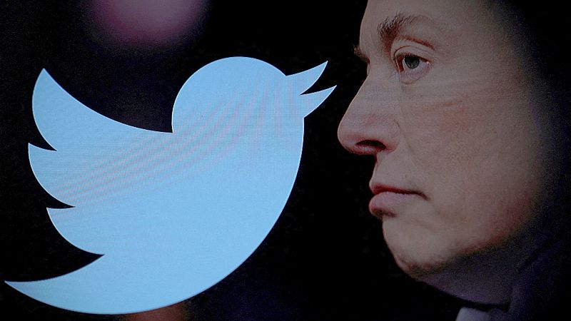 Musk despide a cuatro altos cargos de Twitter tras completar la compra de la red social