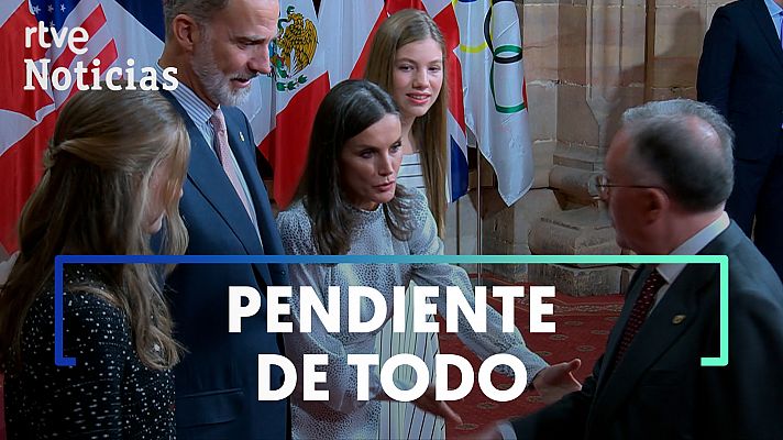 Premios Princesa de Asturias - La reina Letizia pone orden en los Premios Princesa de Asturias tras varios fallos de protocolo