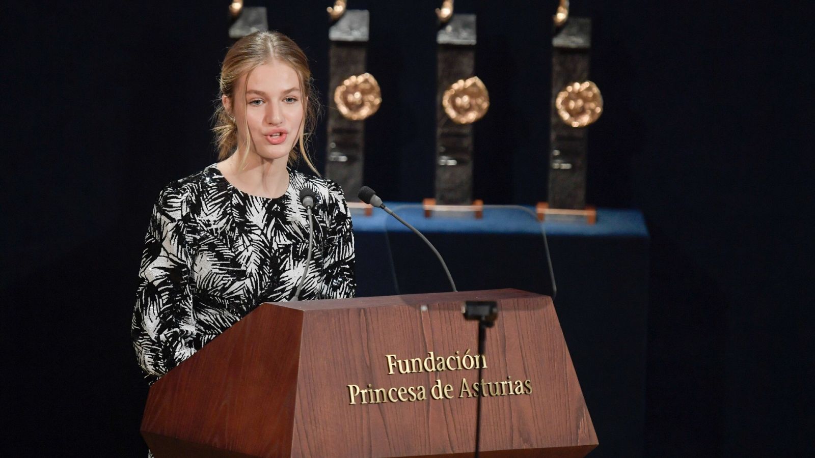 La princesa Leonor reconoce que "la situación actual no es fácil" y pide a los jóvenes mantener el "entusiasmo y esfuerzo"