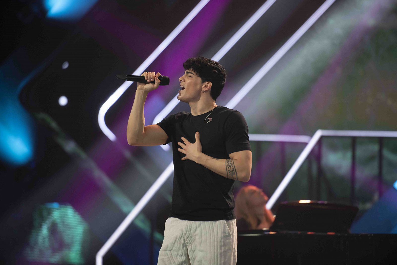 Benidorm Fest 2023: Actuación de Aritz Aren en la presentación - Benidorm Fest | Ver