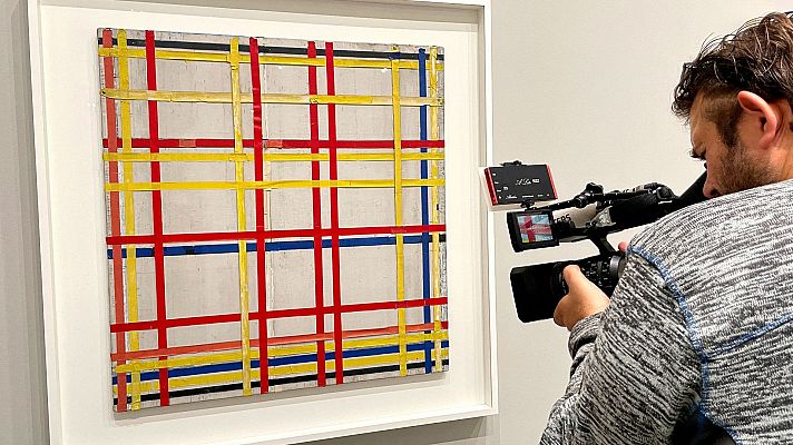 Una foto desvela que un cuadro de Mondrian lleva más de 70 años expuesto del revés