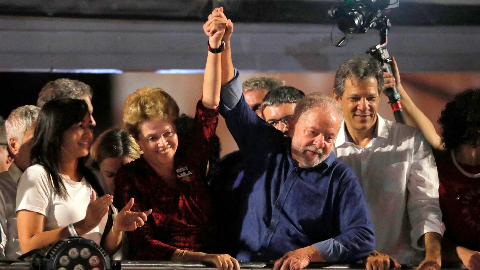 Lula vence a Bolsonaro por la mínima en un Brasil