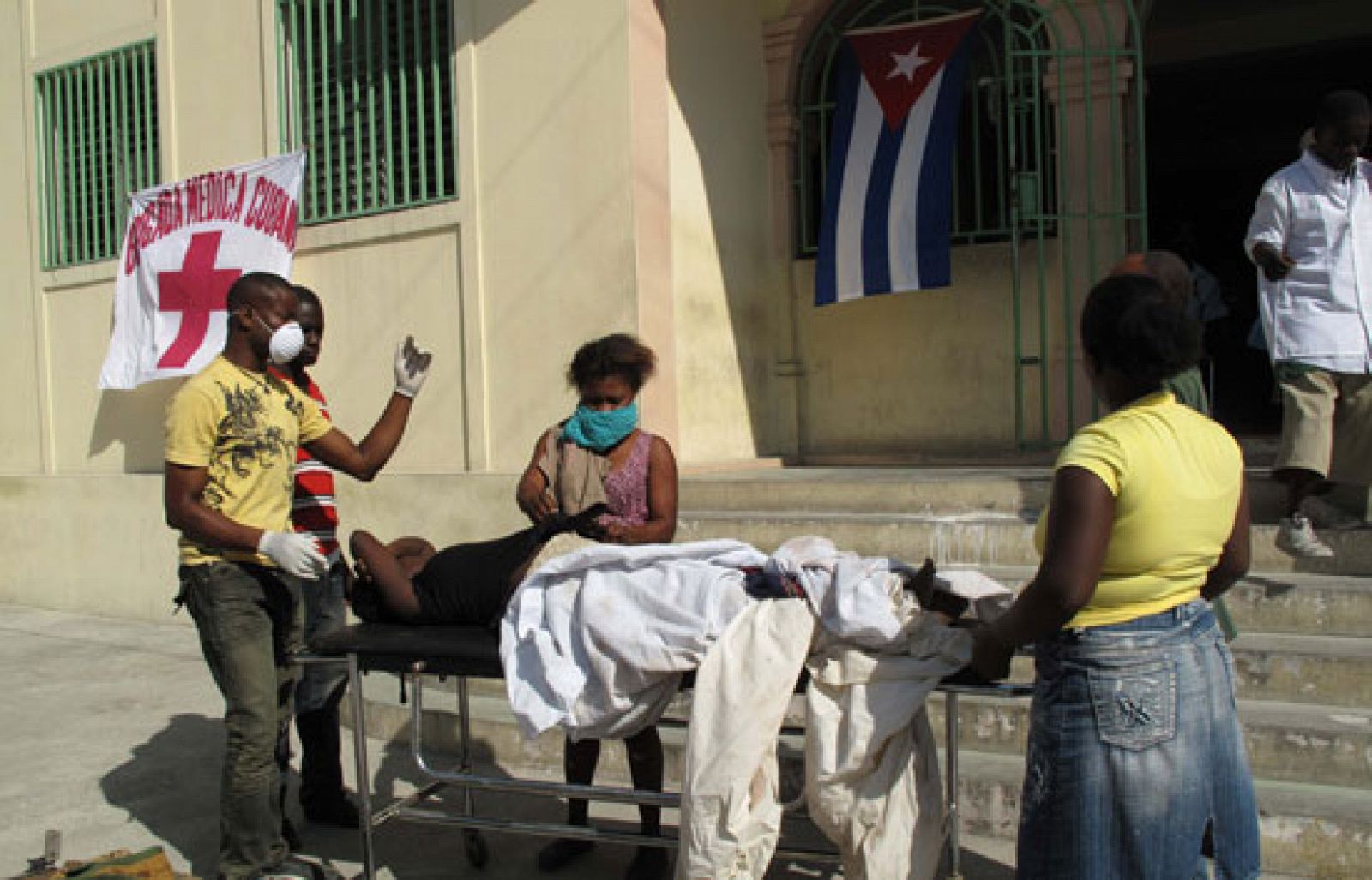 La ayuda va llegando poco a poco a Haití pero las medicinas siguen escaseando