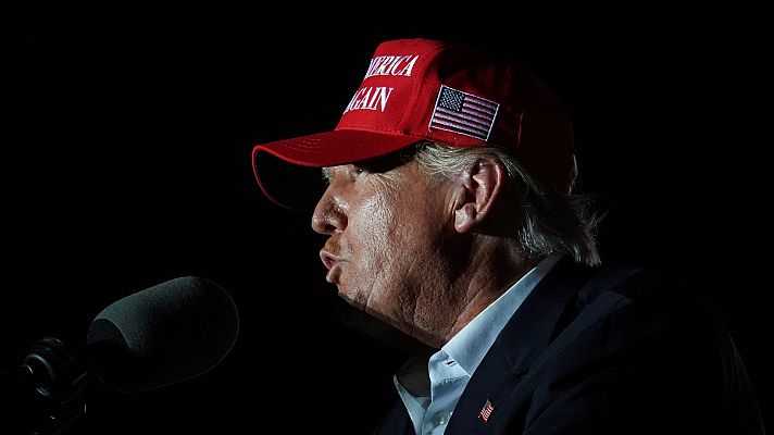 Telediario 2 - Comienza en los tribunales el primer juicio contra el expresidente Donald Trump como acusado