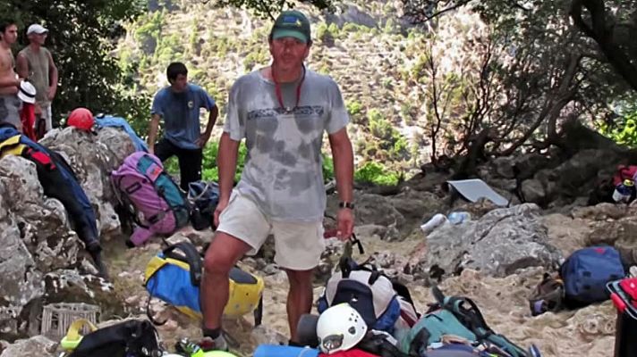 Siete horas y media atrapado en una cueva submarina