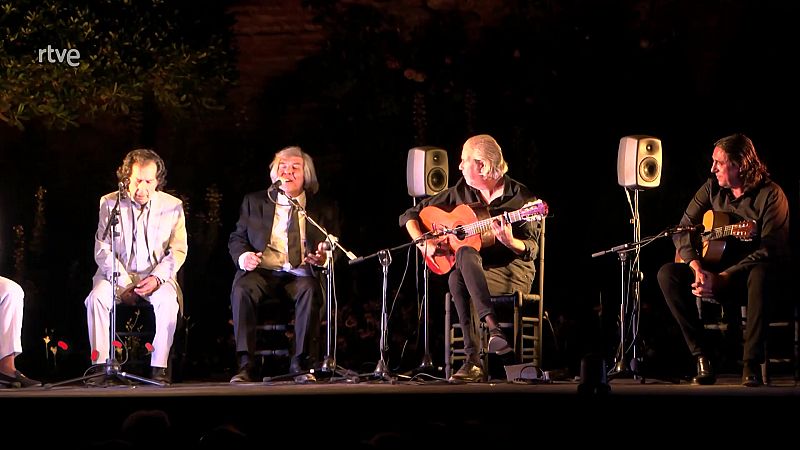 El Festival Internacional de Música y Danza de Granada conmemoró el centenario del legendario concurso de cante jondo que organizaron en 1922 Manuel de Falla y García Lorca, entre otros, en la Plaza de los Aljibes de la Alhambra