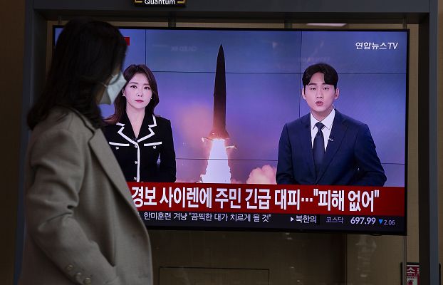 Las dos Coreas disparan por primera vez misiles a sus respectivas aguas        
