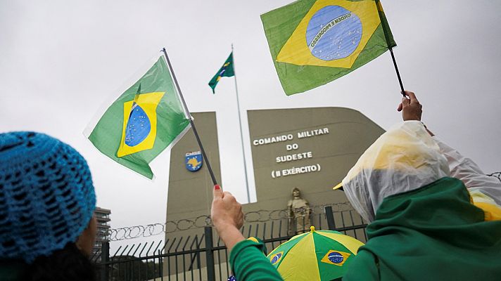 Manifestantes pro Bolsonaro piden la intervención de los militares en Brasil