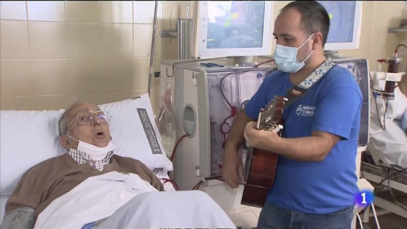'Músicos por la Salud' porta cançons i música als malalts dels hospitals
