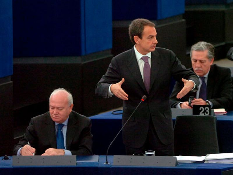  El Presidente del Gobierno, Rodríguez Zapatero, ha expuesto ante  el Parlamento Europeo las prioridades para el semestre de Presidencia Europea. Salir de la crisis, un gran pacto social, avanzar en derechos sociales y ayudar a Haití, entre las prior