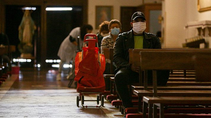 Telediario 1 - El 30% de hogares en España no puede vivir "en condiciones dignas" y reduce su gasto en comida y luz