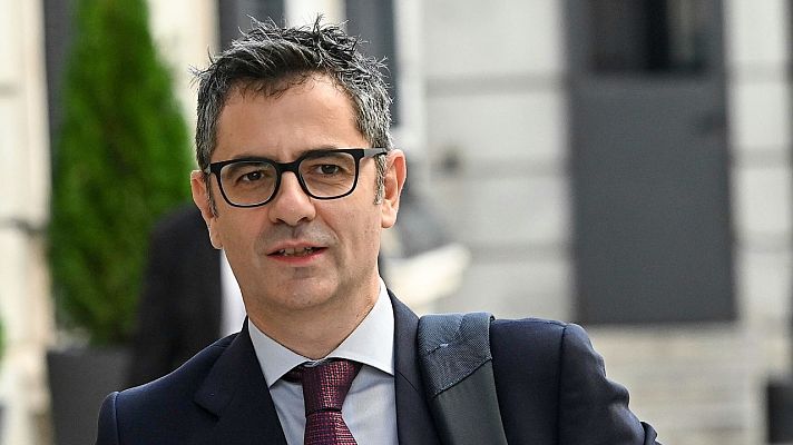 Telediario 1 - El Gobierno ve "una España más digna" tras la exhumación de Queipo y Feijóo prefiere "dejar a los muertos en paz"