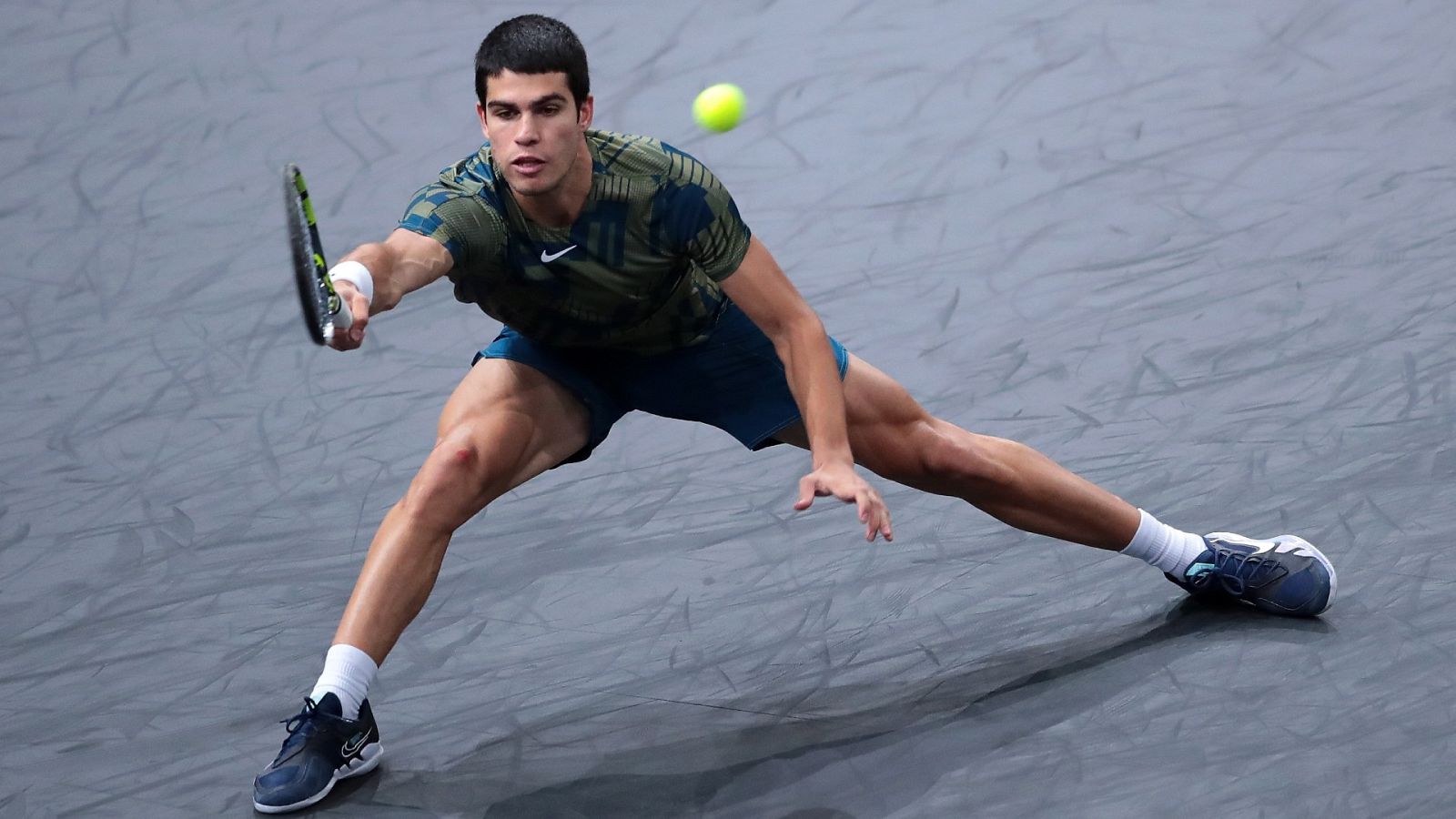 Carlos Alcaraz gana a Dimitrov y se mete en cuartos de París-Bercy      