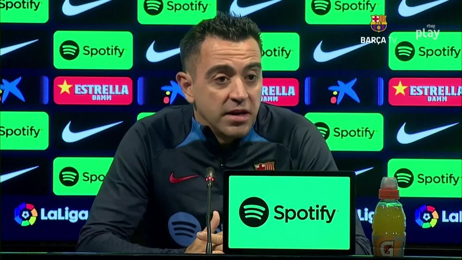 Xavi Hernández, sobre Piqué: "Ha sido un ejemplo para todos"