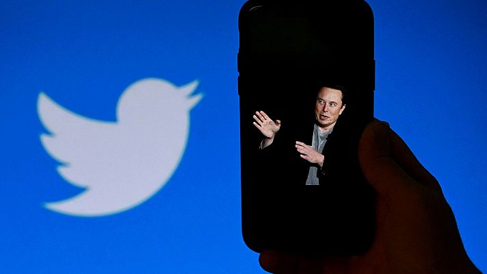 Telediario 2 - Musk despide a un millar de empleados de Twitter en su primera semana al frente de la red social