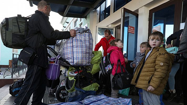 Telediario Fin de Semana - Vecinos de Dnipro se vuelcan con los desplazados por la guerra pese a las dificultades
