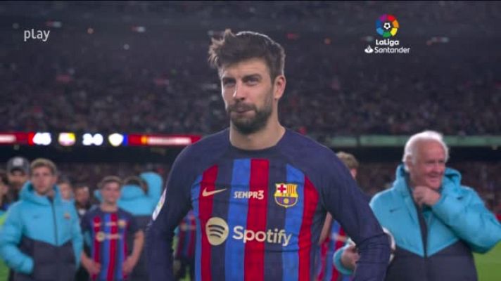 Fútbol - El Camp Nou ovaciona a Gerard Piqué en su vuelta de honor
