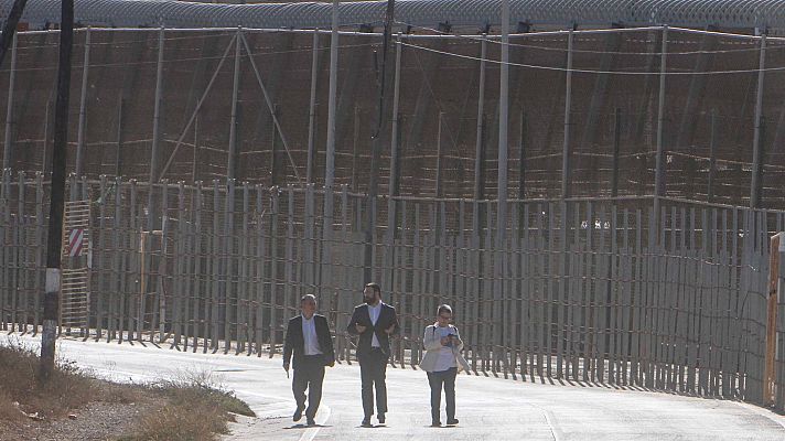 Telediario 2 - Podemos, ERC y Bildu contradicen desde Melilla a Marlaska y denuncian que hubo migrantes muertos en zona española