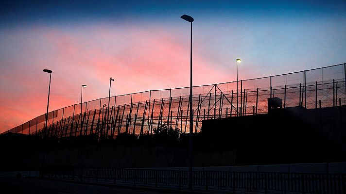 Telediario 2 - En "tierra de nadie": ¿a quién pertenece la zona fronteriza entre las vallas de Melilla y Nador?