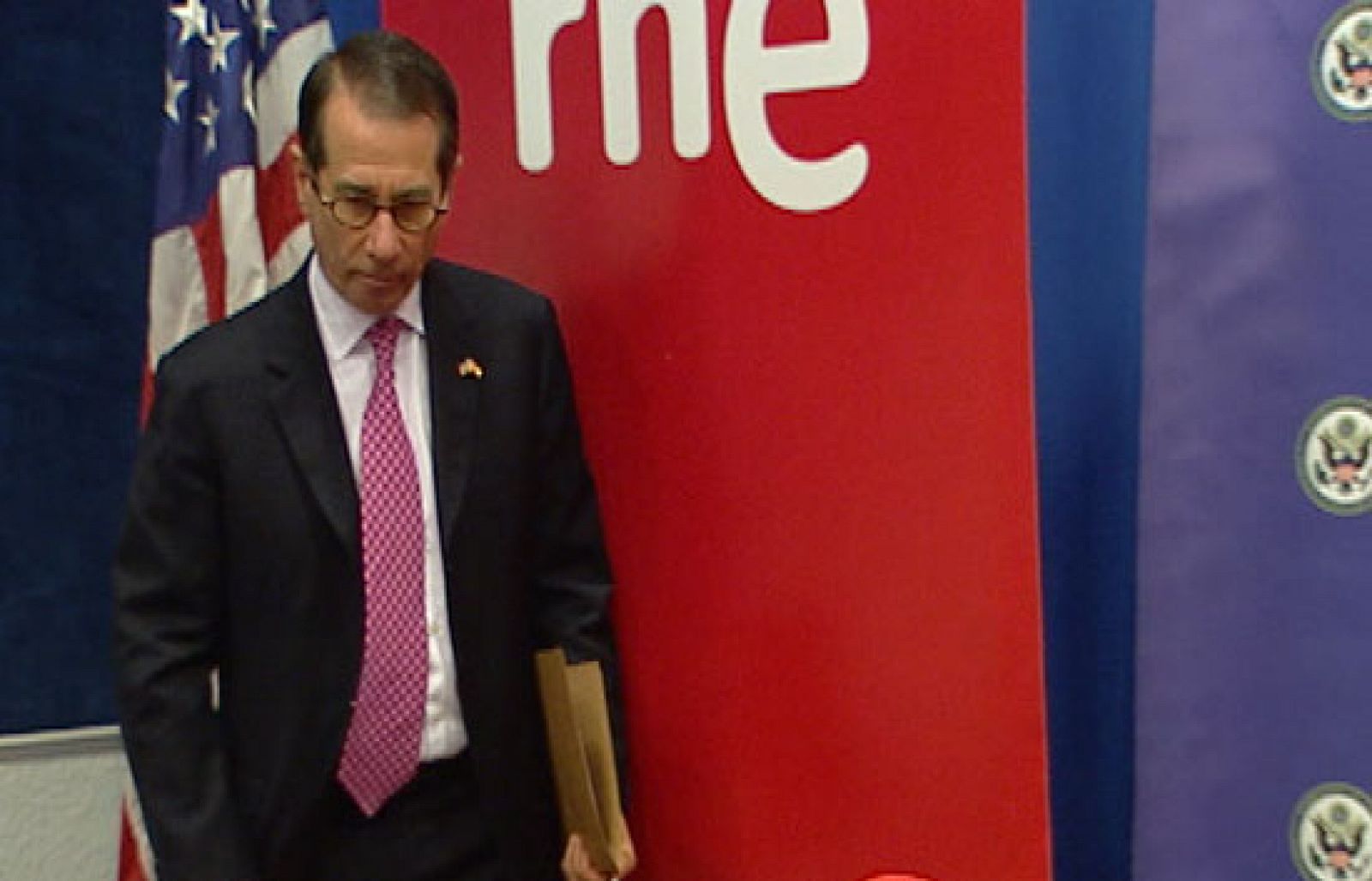 Aunque Obama le nombró hace casi un año, el embajador de Estados Unidos en España ha tomado posesión del cargo ahora | Ver