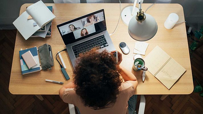 Un juzgado considera un accidente laboral la caída de una empleada en su casa cuando teletrabajaba