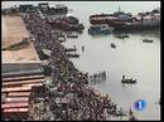  - Miles de personas intentan huir