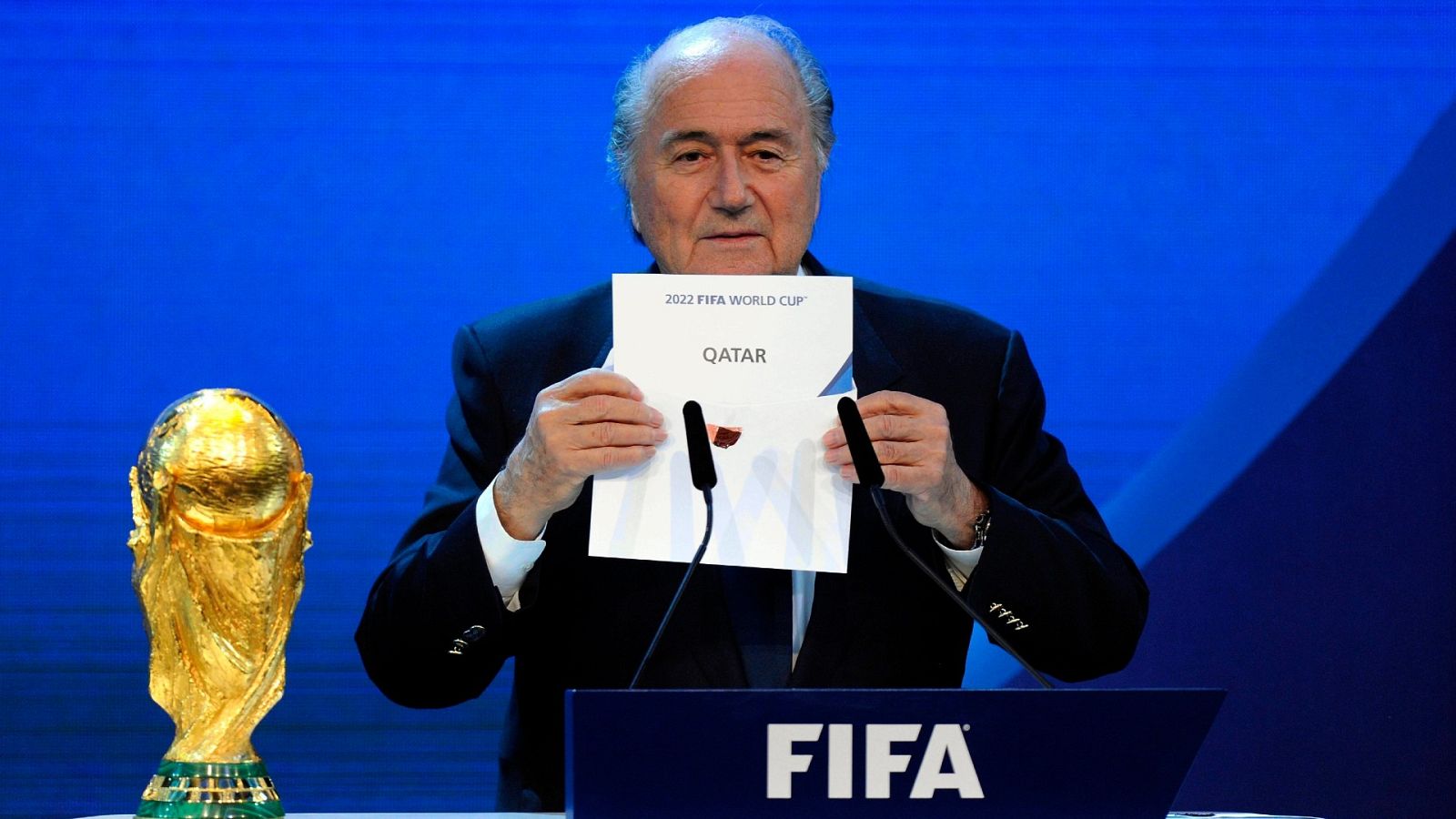 Blatter ve "un error" elegir Qatar como sede del Mundial | Ver
