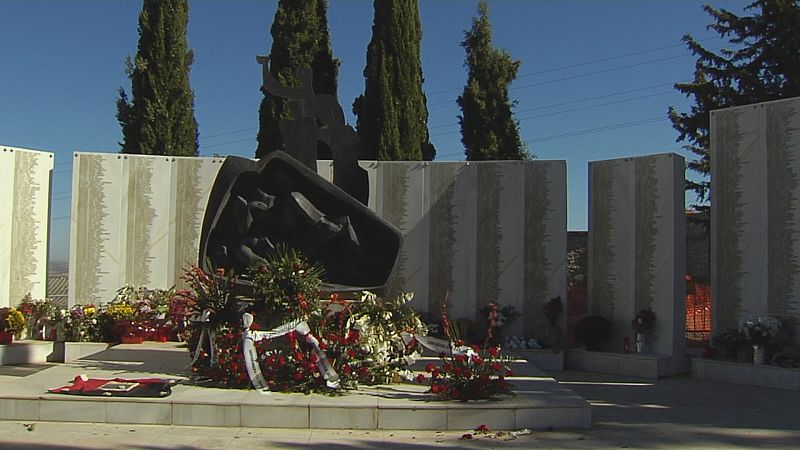 Exhuman la "fosa 702" en Jaén - Ver ahora