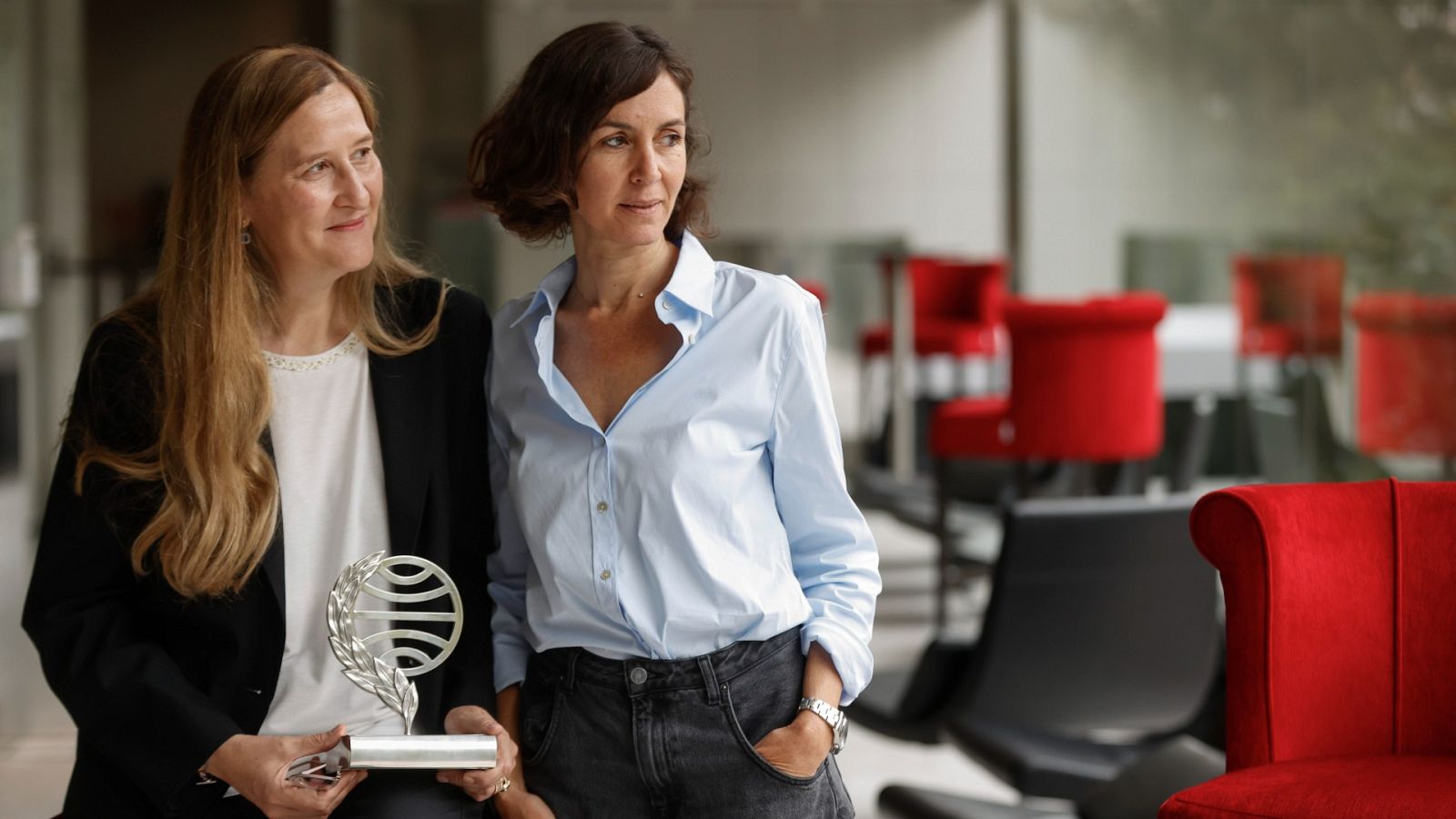 Entrevista a Luz Gabás y Cristina Campos, ganadora y finalista del Premio Planeta 2022 respectivamente