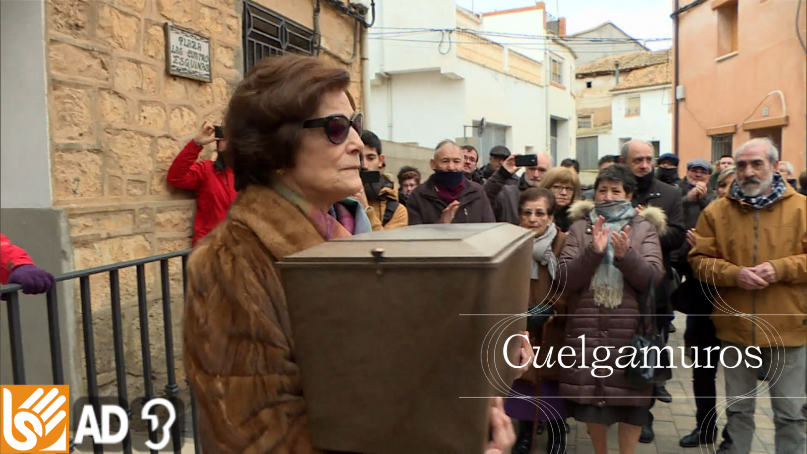 10 CUELGAMUROS (accesibilidad LSE) [2003] Intersección con el movimiento memorialista | Ver