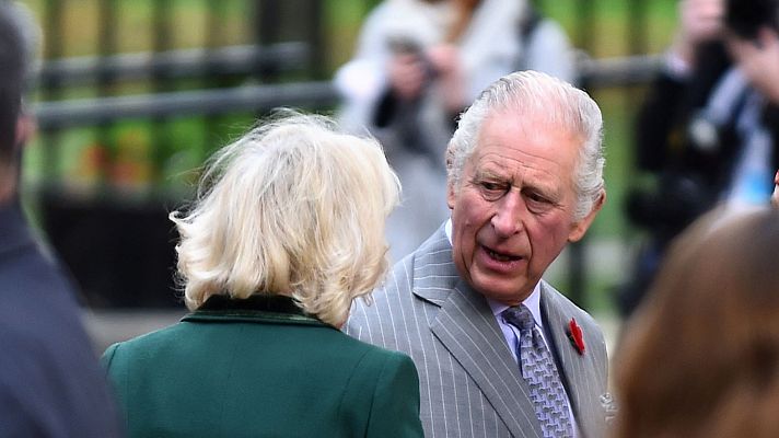 Informativo 24h - Lanzan huevos al rey de Inglaterra, Carlos III