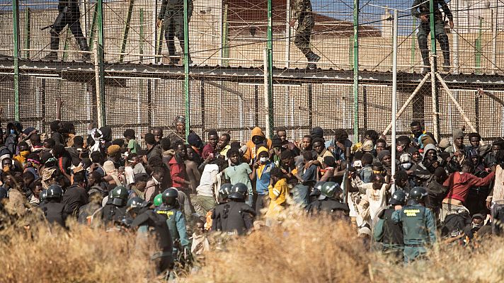 Los servicios sanitarios de Melilla enviaron una ambulancia que no intervino durante el salto a la valla