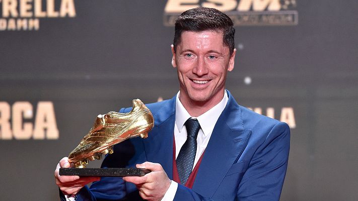 Robert Lewandowski recoge su segunda Bota de Oro        