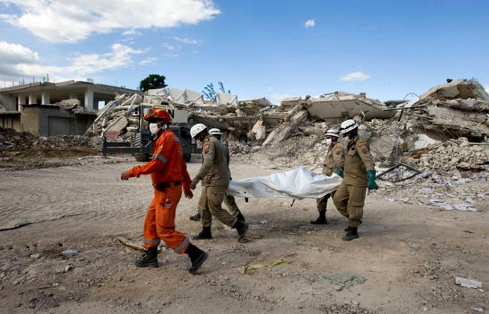 El gobierno de Haití calcula unos 75.000 fallecidos por el terremoto | Ver