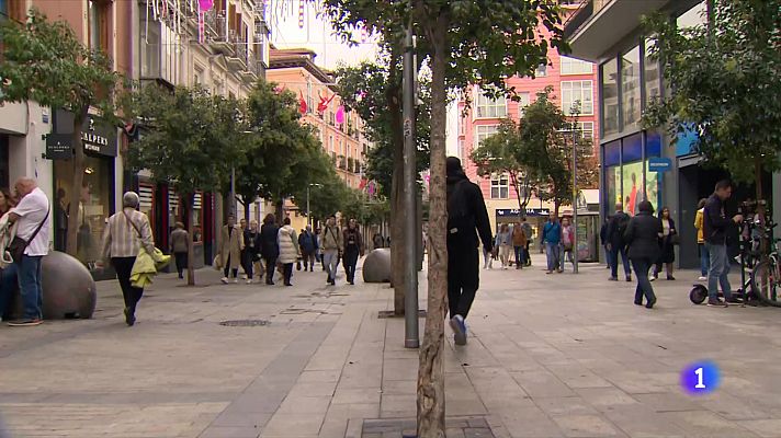 Telediario 1 - Fernando Navarro estrena su nuevo libro recordando que "Todo lo que importa sucece en las canciones"