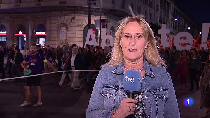 Telediario Fin de Semana - Miles de personas se manifiestan en Bilbao, convocadas por EH Bildu, para protestar a favor de la soberanía vasca