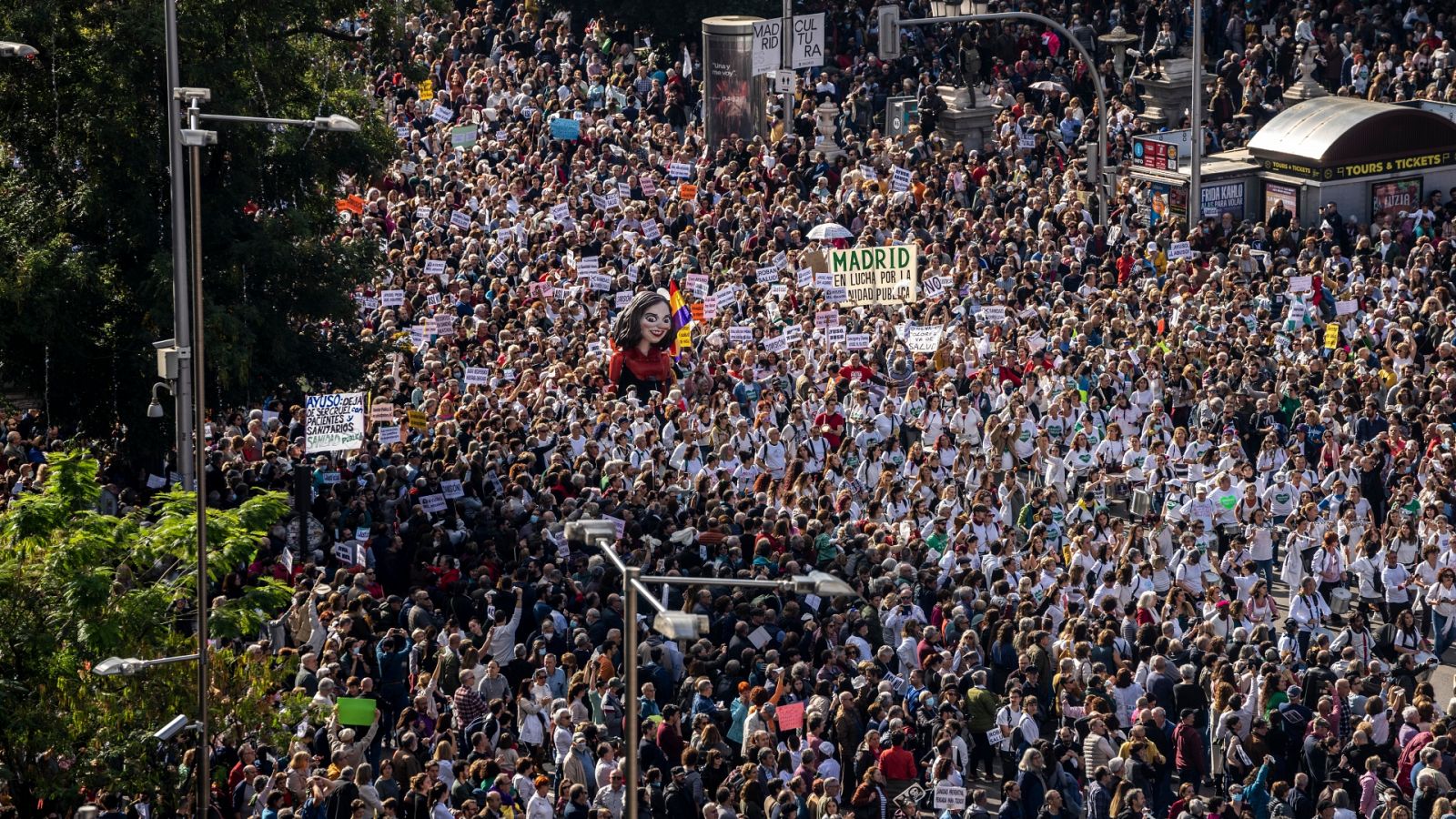 Madrid sale a la calle en defensa de la sanidad pública y en contra del plan sanitario de Ayuso