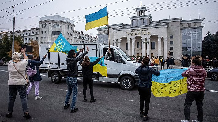 Telediario Fin de Semana - La euforia se apodera de las calles de Jersón tras la retirada de las tropas rusas