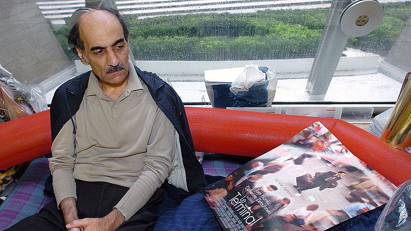Muere el refugiado iraní que inspiró la historia de 'La terminal'